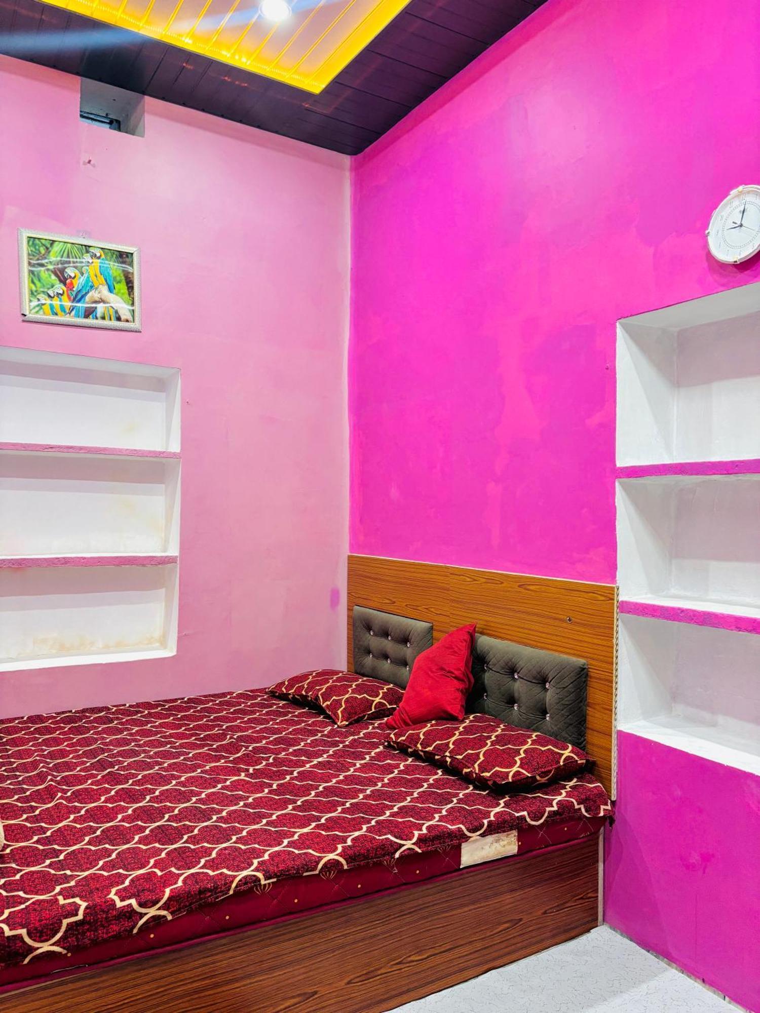 ורנאסי Shivalay Paying Guest House מראה חיצוני תמונה
