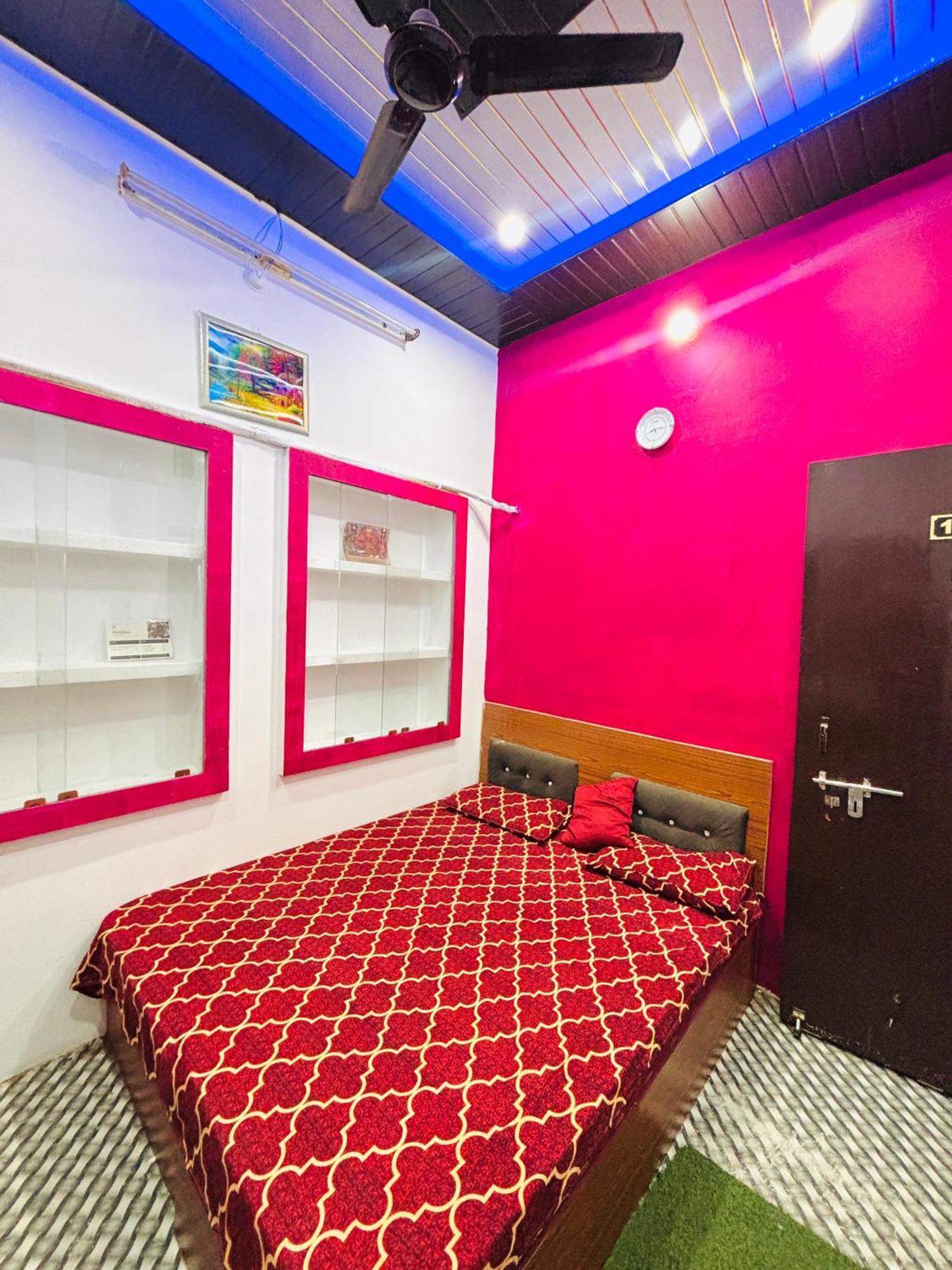 ורנאסי Shivalay Paying Guest House מראה חיצוני תמונה