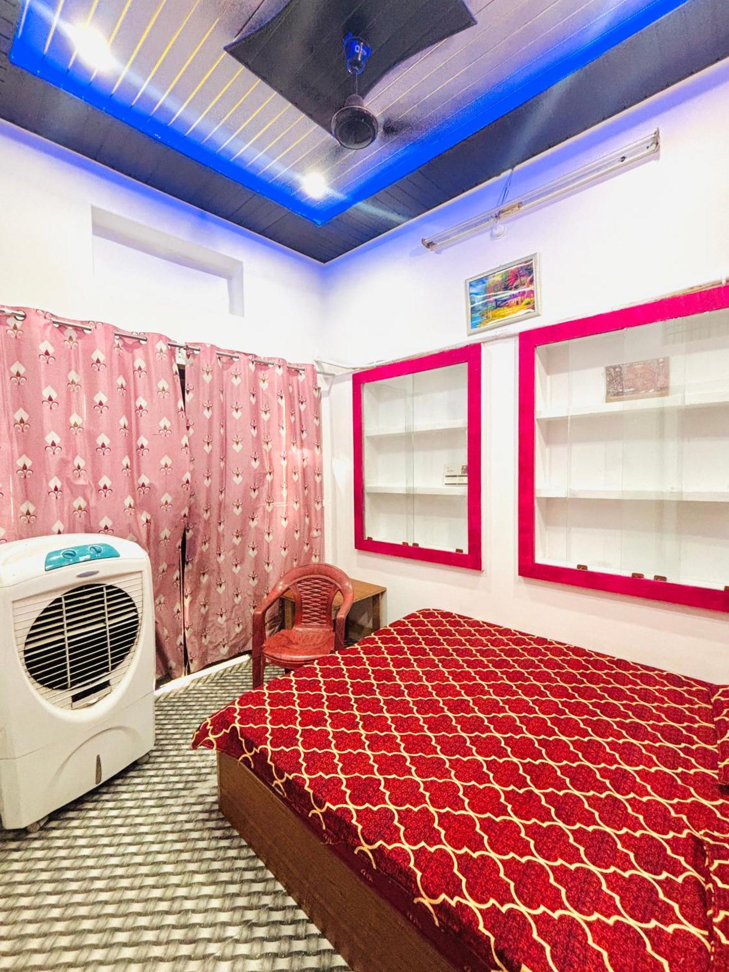 ורנאסי Shivalay Paying Guest House מראה חיצוני תמונה