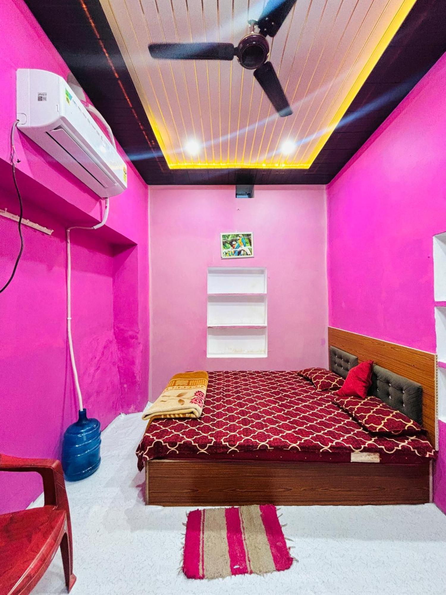 ורנאסי Shivalay Paying Guest House מראה חיצוני תמונה