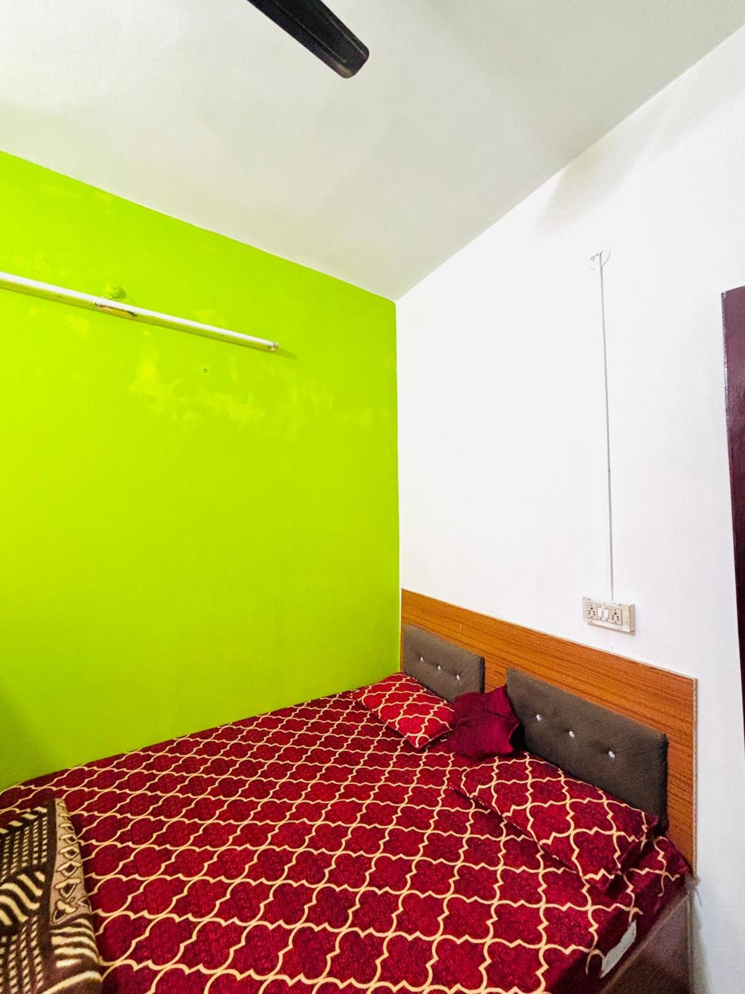 ורנאסי Shivalay Paying Guest House מראה חיצוני תמונה
