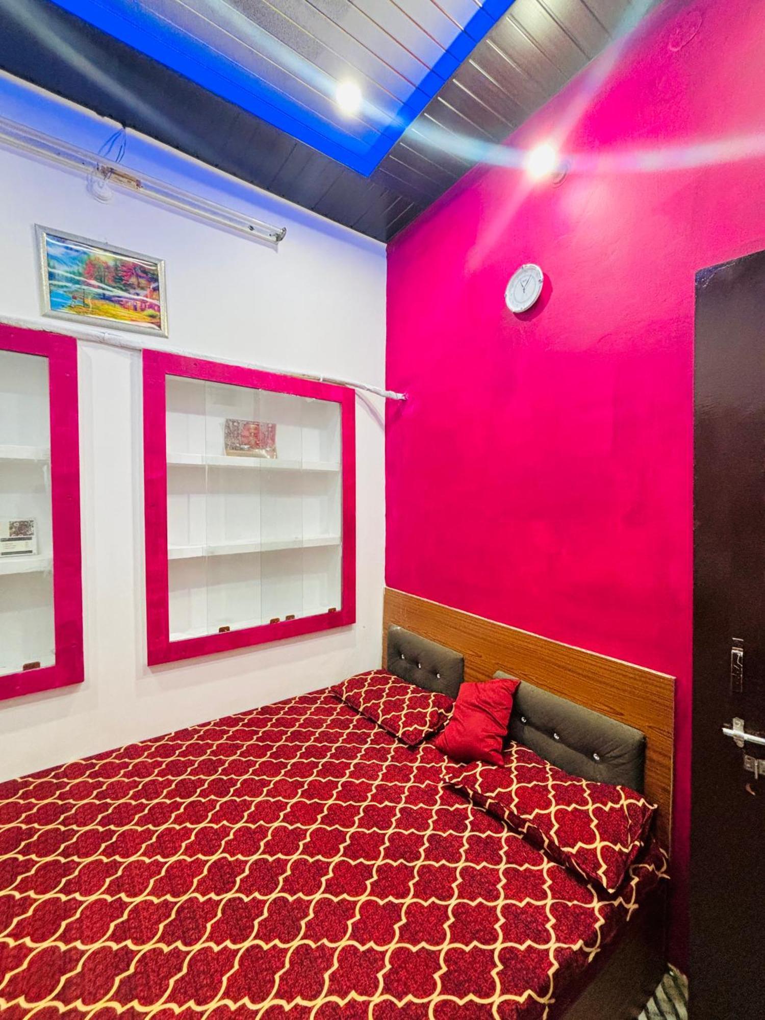 ורנאסי Shivalay Paying Guest House מראה חיצוני תמונה
