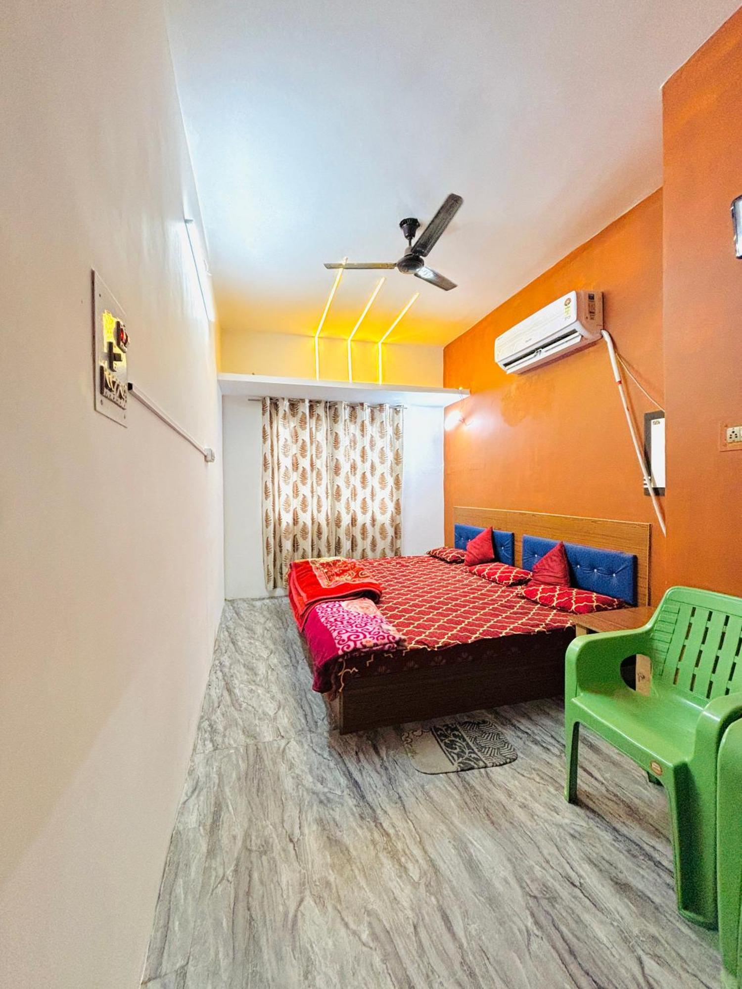 ורנאסי Shivalay Paying Guest House מראה חיצוני תמונה