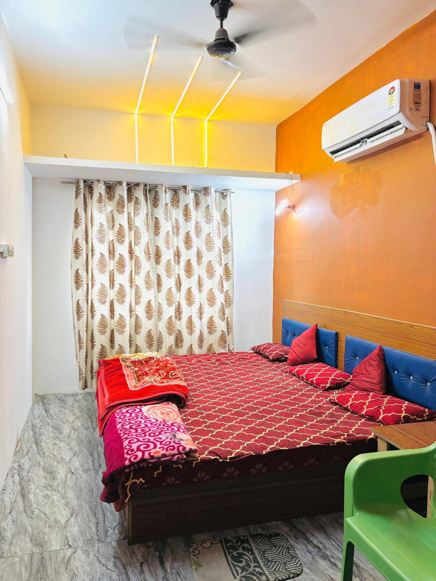 ורנאסי Shivalay Paying Guest House מראה חיצוני תמונה