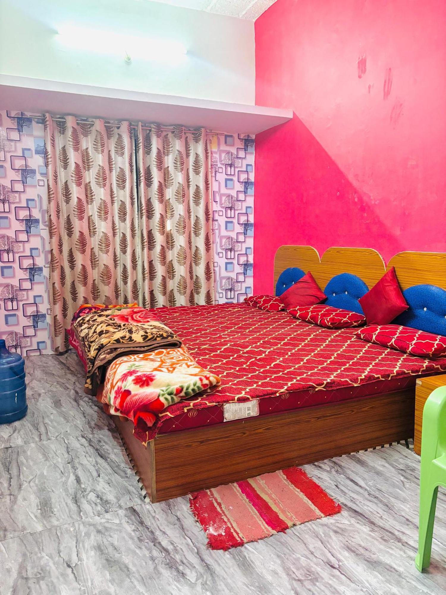ורנאסי Shivalay Paying Guest House מראה חיצוני תמונה