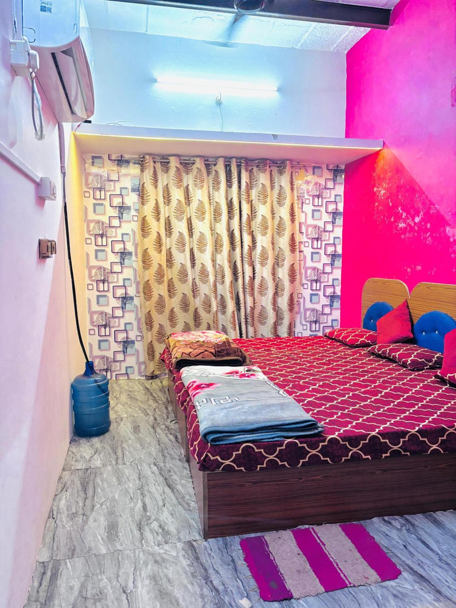 ורנאסי Shivalay Paying Guest House מראה חיצוני תמונה