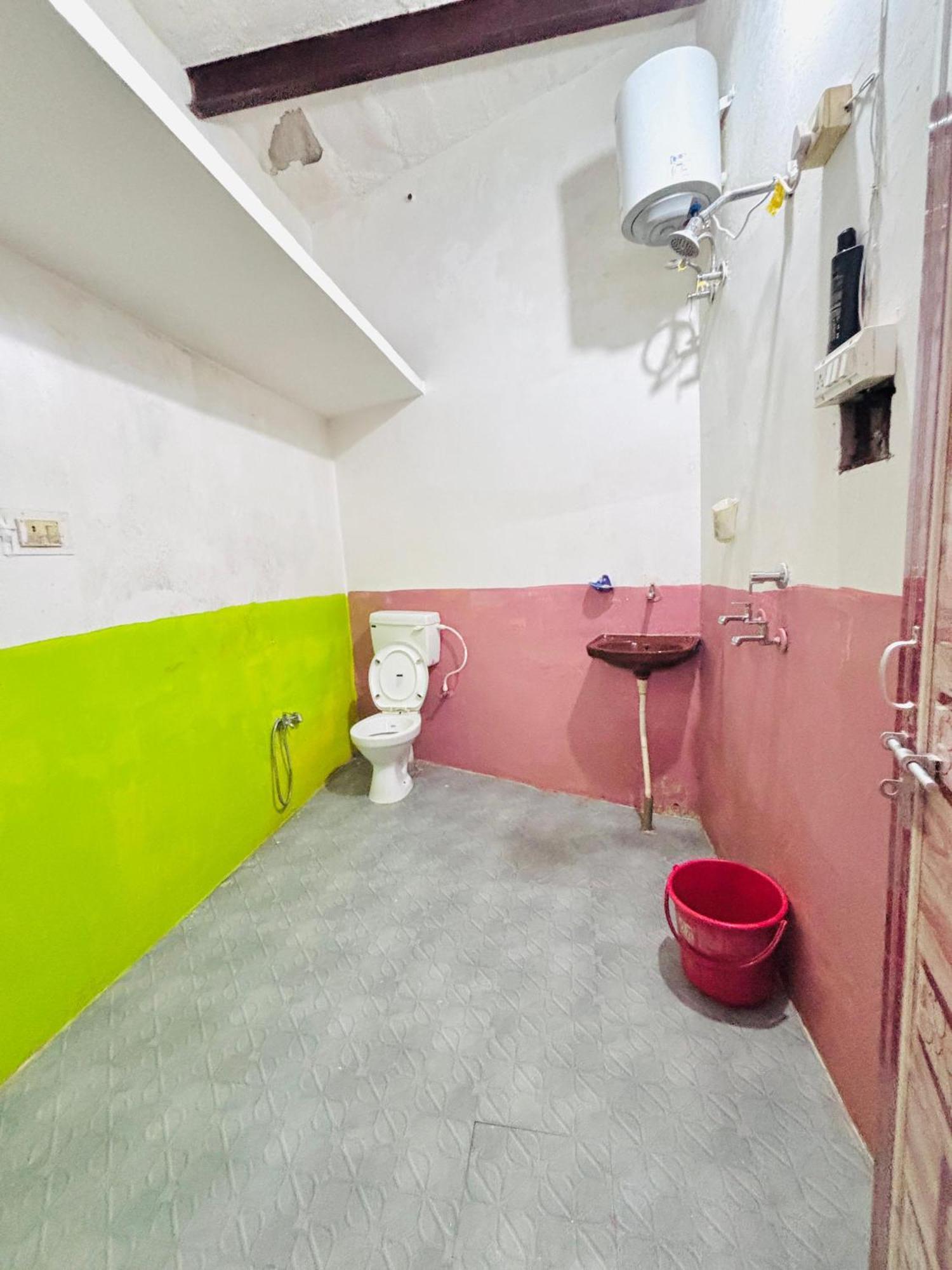 ורנאסי Shivalay Paying Guest House מראה חיצוני תמונה