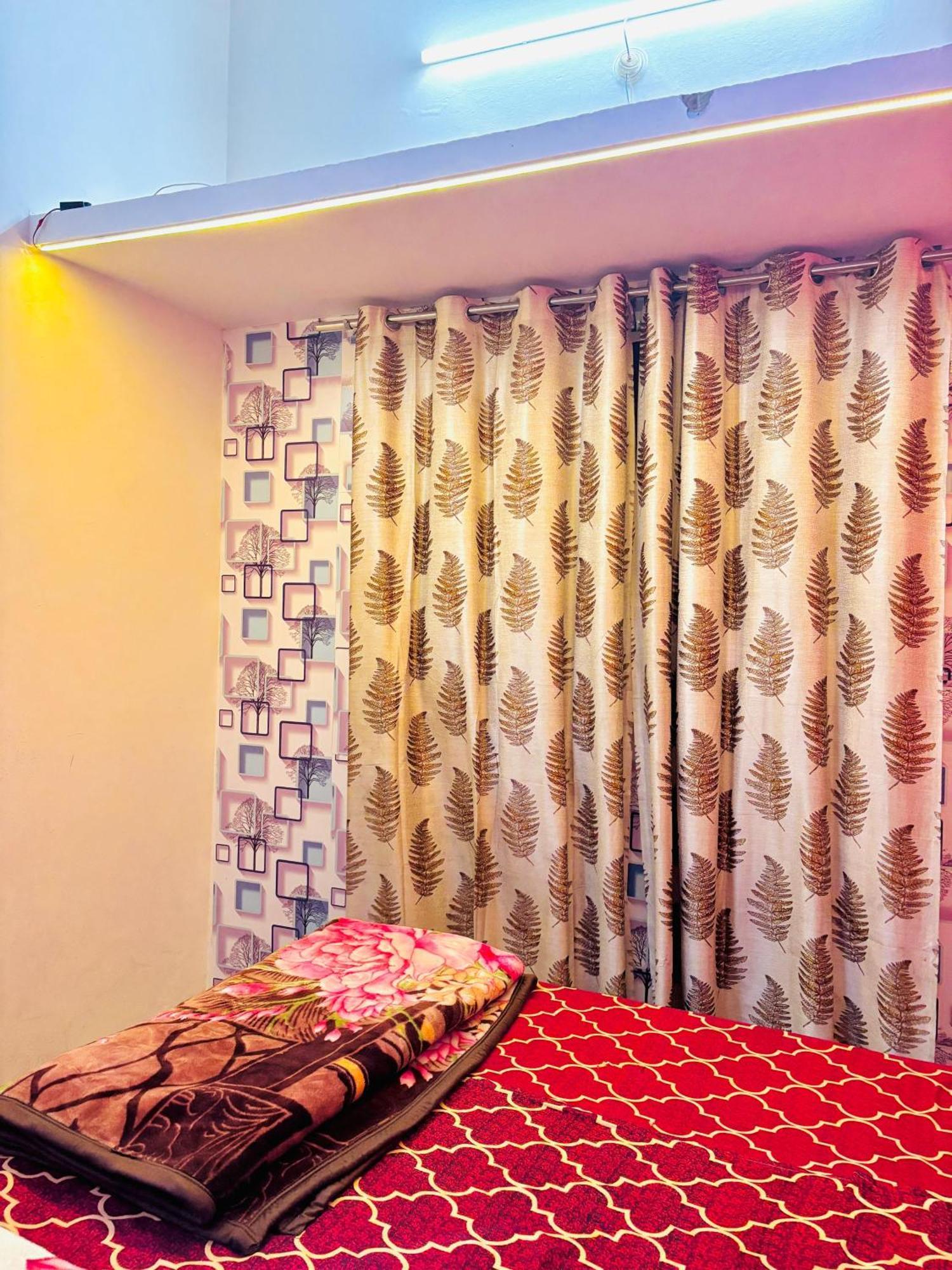 ורנאסי Shivalay Paying Guest House מראה חיצוני תמונה