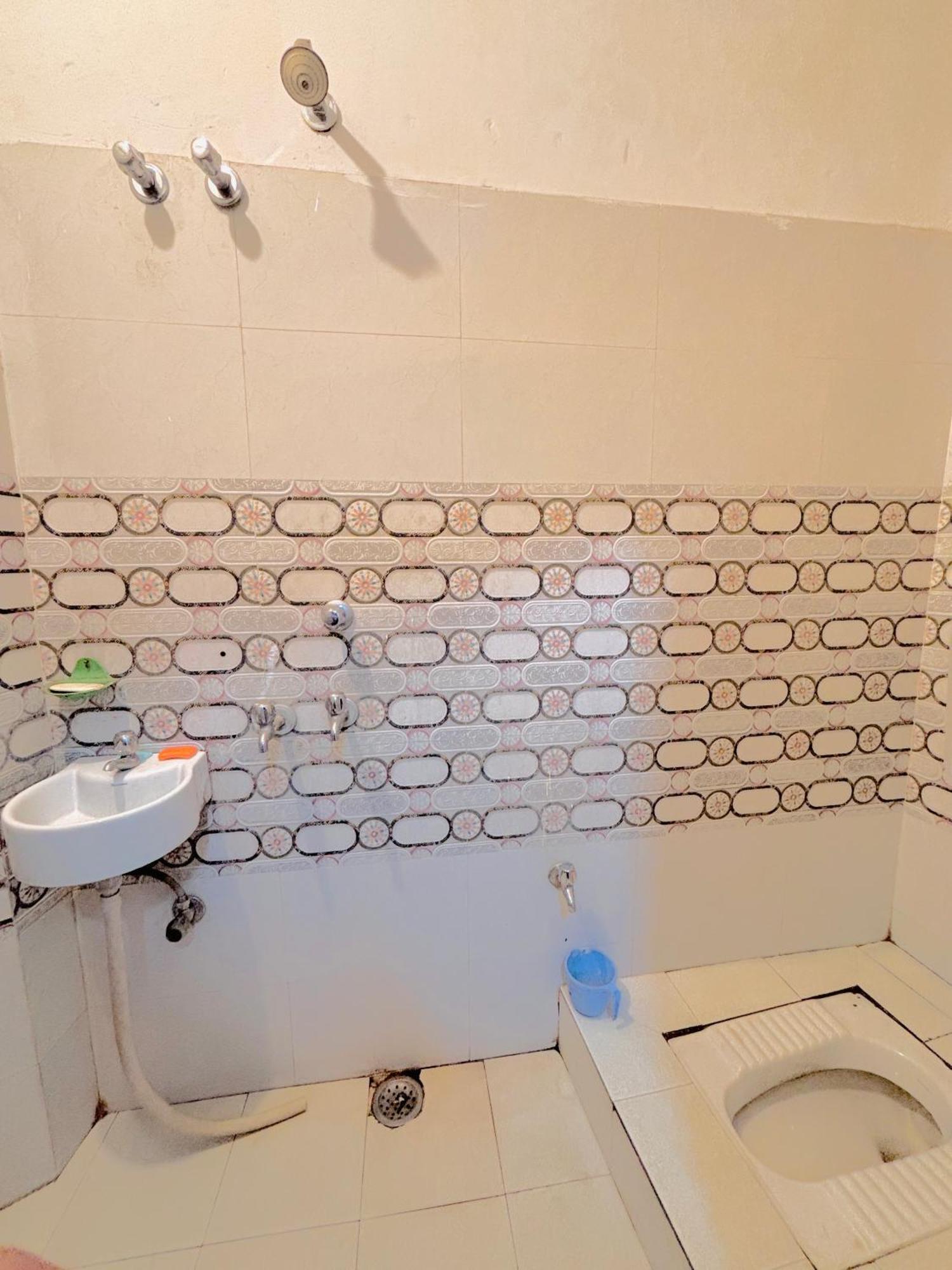 ורנאסי Shivalay Paying Guest House מראה חיצוני תמונה